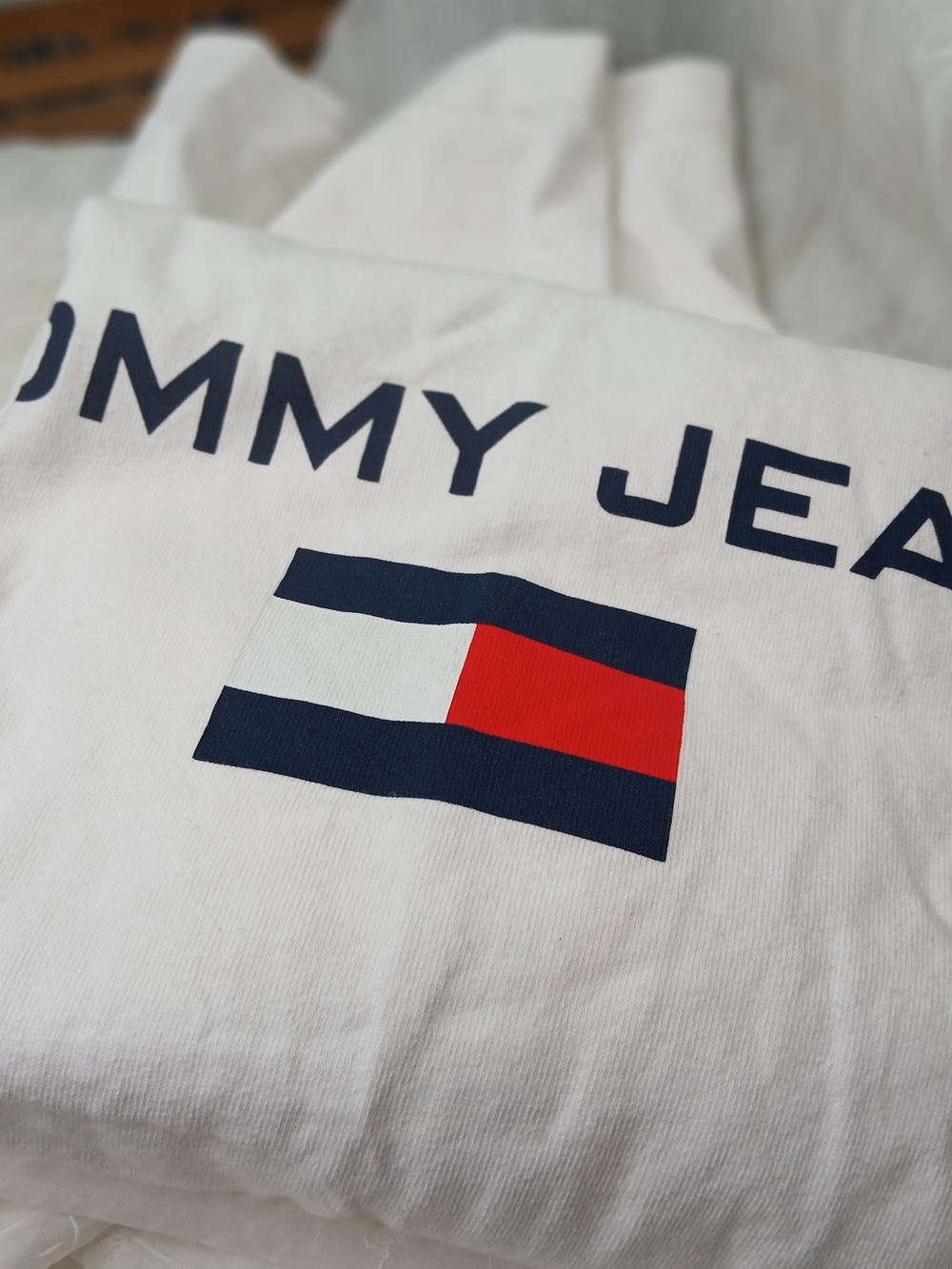 Tommy Hilfiger White Tee with Navy & Red Flag Logo